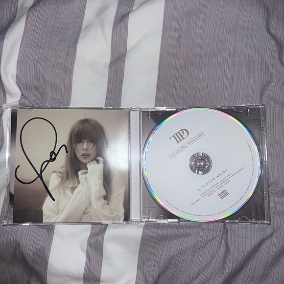 Signed Tortured Poets Department CD - Picture 1 of 8